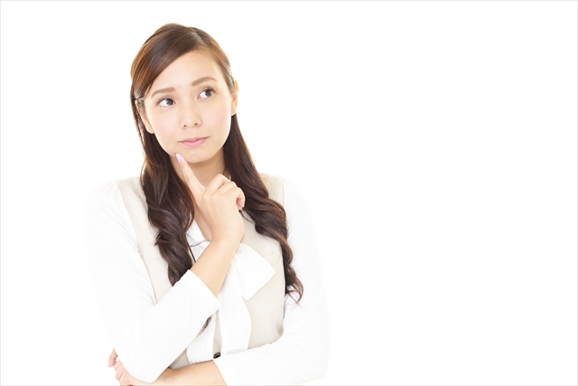 色々考える女性